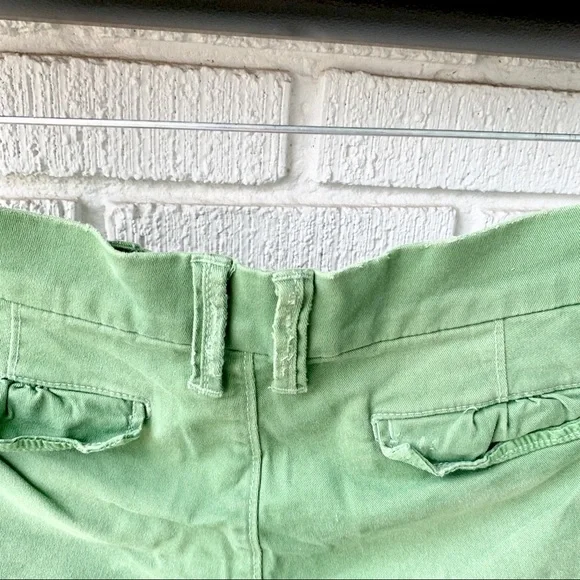 Abercrombie & Fitch Green Cuffed Shorts Size 2 - Picture 7 of 8
